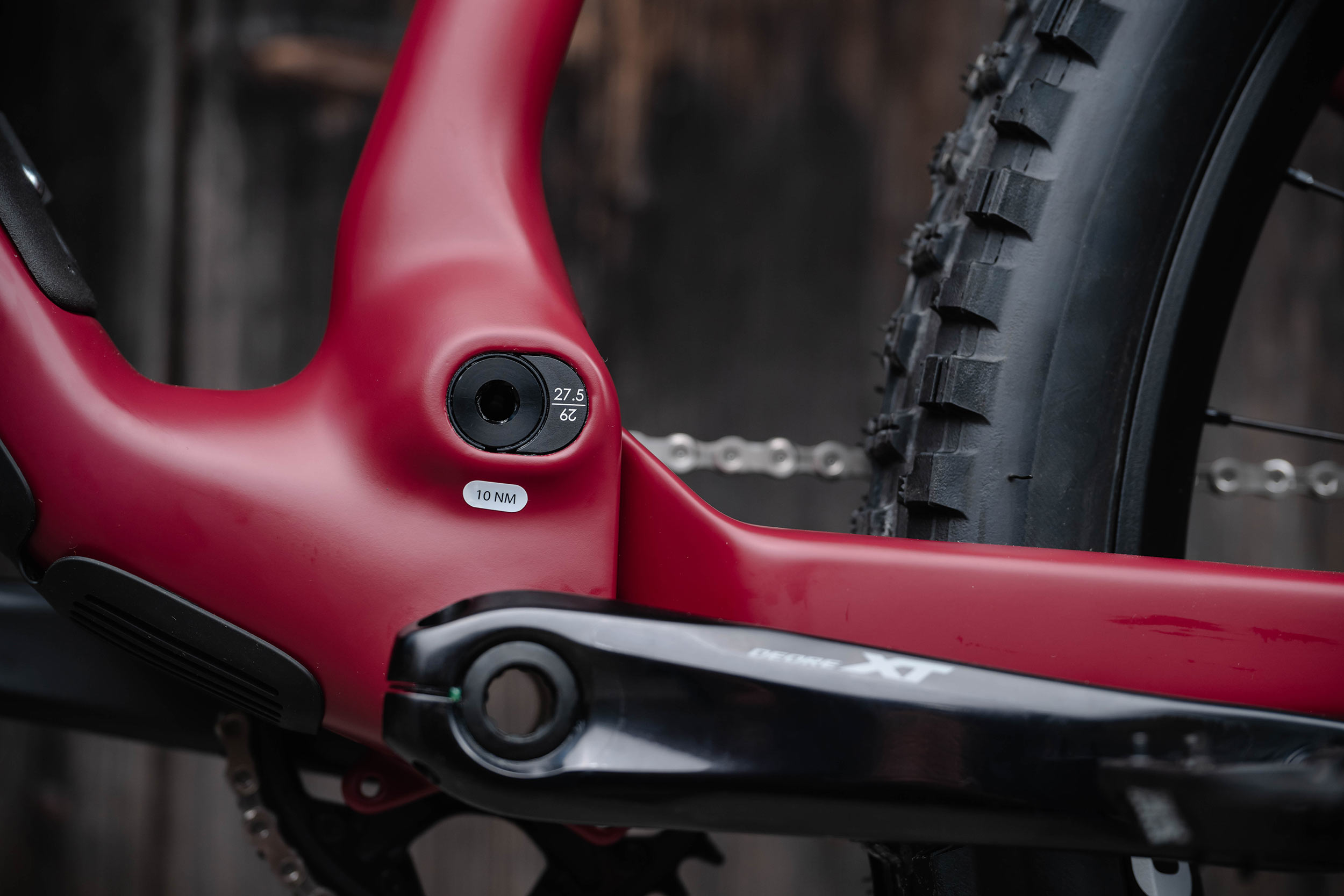 closeup details of arc8 extra v2 enduro mountain bike