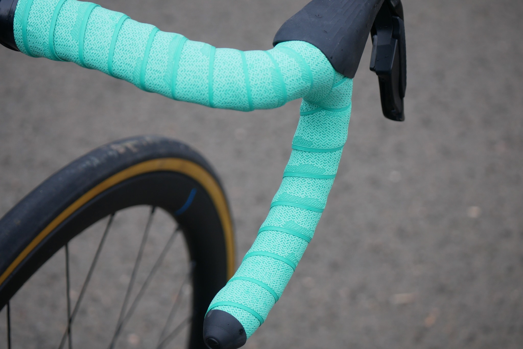 Lizard Skins DSP Bar Tape wrapped on a handlebar